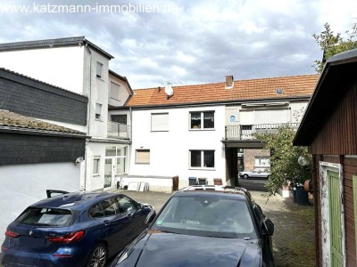 Wohn- und Geschäftshaus + Mehrfamilienhaus + Garagen + 1.933 m² großes Grundstück zu verkaufen