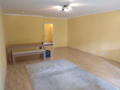 Ostviertel: Großzügige 2-Zimmer-Wohnung mit Wohnküche und Balkon