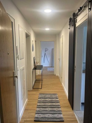 Erstbezug nach Sanierung: Kleine 4-Raum-Wohnung von privat