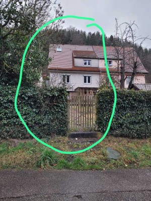 Doppelhaushälfte mit kleinem, eingezäuntem Garten und EBK in Neuenbürg