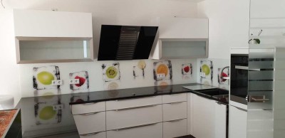 Exklusive 4,5-Zimmer Wohnung mit Balkon, hochwertiger Einbauküche & 2 TG - Stellplätzen