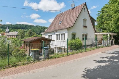 Vielseitiges Zweifamilienhaus mit Ausblick und Garten