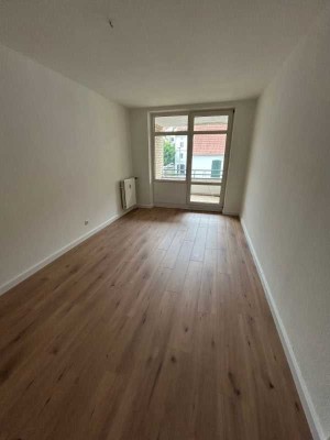 Großzügige, sanierte 2-Zimmer-Wohnung mit Balkon zum Innenhof zum 16.08.2025 neu vermietbar!