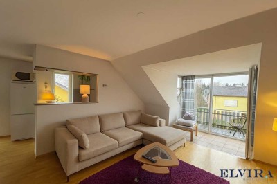 Elvira – Wifling bei Erding: Schöne 2,5-Zimmer-Dachgeschosswohnung mit Balkon.