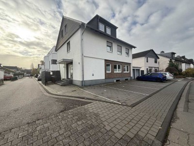 Geräumige 3 Zimmer Wohnung mit Balkon in Refrath