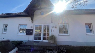RESERVIERT Gepflegte Erdgeschoss-Maisonette mit Terrasse, Garten und Balkon sowie Garagenplatz