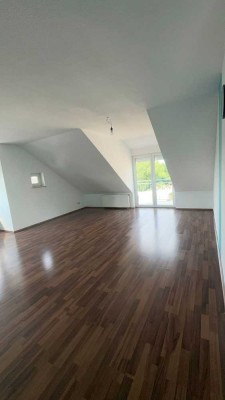 Helle 2-Zimmer Dachgeschosswohnung in Karlsdorf-Neuthard