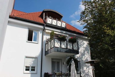 Dachgeschoss 3-Zimmer-Wohnung mit Terrasse und EBK in München Waldtrudering