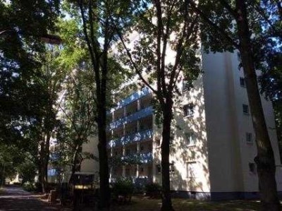 Teilrenovierte 3-Zimmerwohnung mit Balkon im Hammarskjöldring!