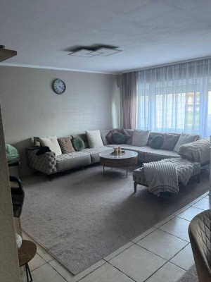 Top-Lage. Sichern Sie sich diese großzügige und helle Wohnung zentrumsnah gelegen und doch im Grünen