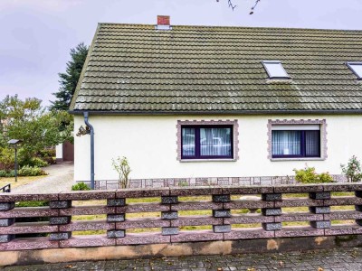 gepflegte Doppelhaushälfte mit zwei Garagen - in Malterhausen - sucht neue Eigentümer