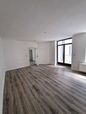 Balkon * Bad mit Wanne * Laminatboden