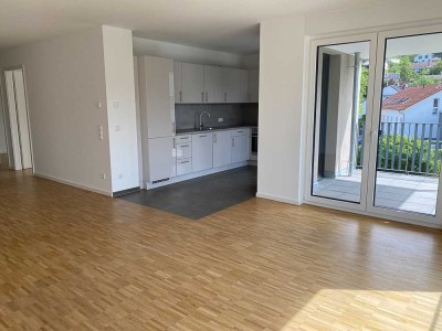 Sonne pur! Neuwertige 3-Zimmer Wohnung mit Loggia und EBK