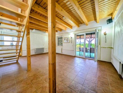 Modernes Wohnen im Grünen, mit Pool, Büro-Separateingang & traumhaftem Ausblick