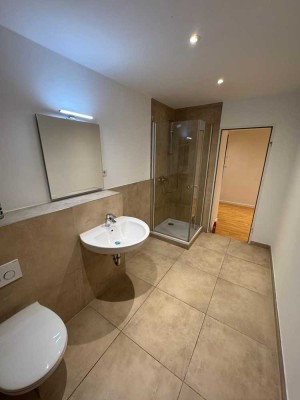 Sehr schöne 2024 renovierte 3 Zimmer Wohnung mit zukunftsweisender Luft-Wärmepumpe