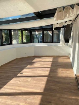 N-Glockenhof ! Neuwertige 5-ZW, 127 m², EBK, Laminat im 3.OG ohne Aufzug