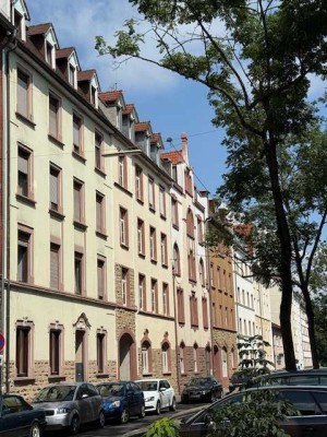Tolle 5 Zimmer-Altbauwohnung mit kleinem Balkon und 2 Tageslichtbädern