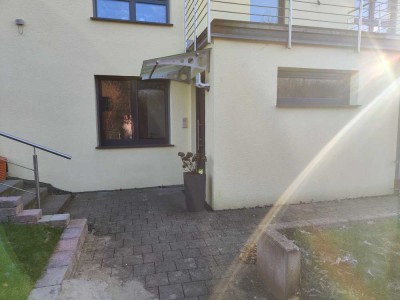 Schöne und hochwertige 2-Zimmer Einliegerwohnung im Grünen