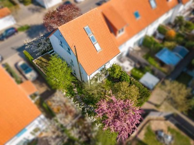 Niedrigenergie-Oase: neuwertiges Reihenendhaus mit wunderschöner Außenanlage in Hannover-Lahe