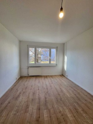 **In der Nähe zur Uni** 2-Raumwohnung + Wannenbad + Einbauküche als Option!