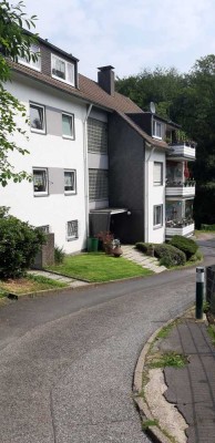 Remscheid-super aufgeteilte 2-Zi-Whg. mit EBK, Balkon + Stellpl. direkt am Wald!!