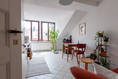 Pieschen - großzügige 1-Zimmer-Dachgeschoss-Wohnung mit großer Wohnküche