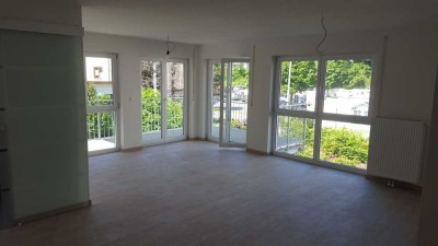 Stilvolle, gepflegte 3,5-Zimmer-Erdgeschosswohnung mit EBK in Eningen unter Achalm