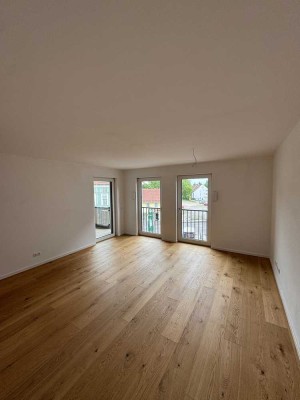 Gehobene Zwei-Zimmer-Wohnung (70 qm) mit EBK und TG-Stellplatz zu vermieten