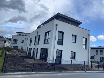 Neubau - Erstbezug! Moderne großzügige Doppelhaushälfte in attraktiver ruhiger Lage