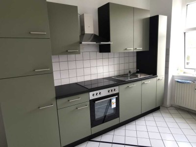 2-R.-Whg., inkl. eingebaute Küche, Fahrstuhl, Bad mit Dusche. Küche mit Fenster