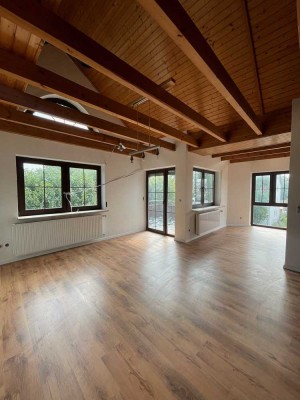 MODERNISIERT! 2,5-Zimmer-Maisonette-Wohnung mit Balkon