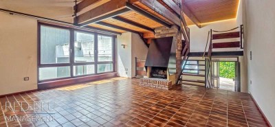 Charmantes Reihenmittelhaus mit vielseitiger Raumaufteilung, Kaminzimmer, Garten und Dachterrasse