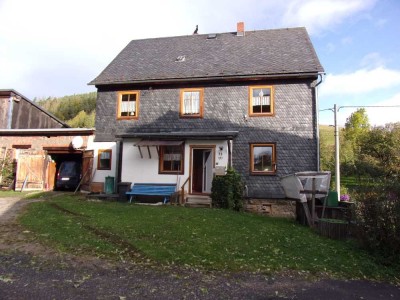 Geräumiges, günstiges 8-Zimmer-Haus in Gräfenthal mit Garage und Garten