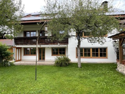 Exklusive 4-Zimmer-Erdgeschosswohnung mit geh. Innenausstattung mit Balkon und EBK in Oberpframmern