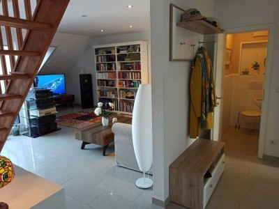 Moderne lichtdurchflutete 3-Zimmerwohnung (DG) Porz-Langel