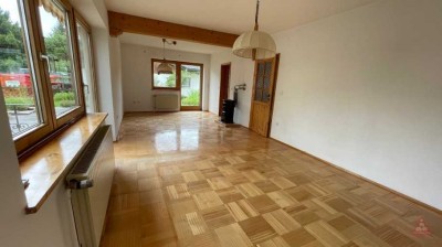 Wohnen im Grünen - frisch saniertes Bad, Garten und Eibauküche inklusive