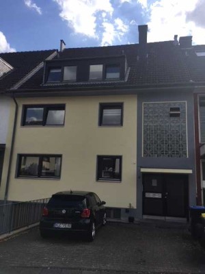Sackgasse, großzügige 3-Zimmerwhg. 97m², 2 Bäder+Gäste-WC, Einbauküche, Diele, Südbalkon, gr.Garage