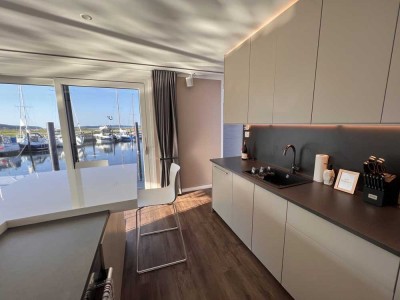 LUXUS Hausboot - 3 Etagen - 100m² Wohnen + 120 m² SONNENTERRASSE - Kamin, Kino, komplett individuell