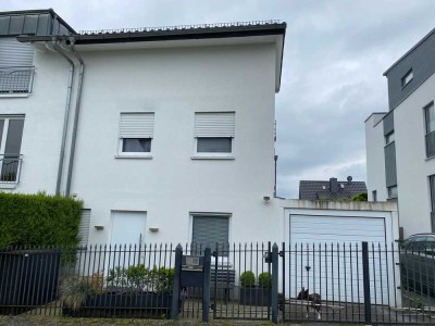 Elegante Doppelhaushälfte mit viel Platz und Top Energiewert