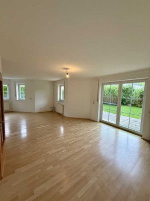 Ihr neues Zuhause: Gepflegte Doppelhaushälfte mit Gartenidylle und viel Platz für die Familie!