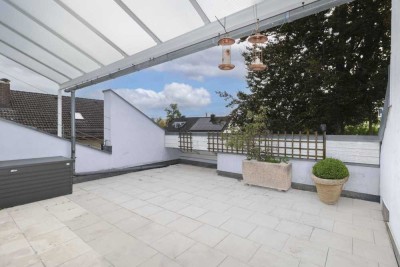 Architektonisch reizvolle Maisonettewohnung mit großer Dachterrasse in zentrumsnaher Lage