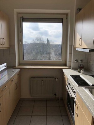 Helle 2-Zimmer Dachgeschosswohnung mit Balkon und EBK