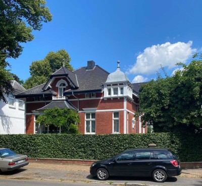 Vorstadtvilla mit viel Platz und schönem Garten