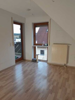 Schöne DG-Wohnung, 2 Zimmer sowie Balkon in Glauchau