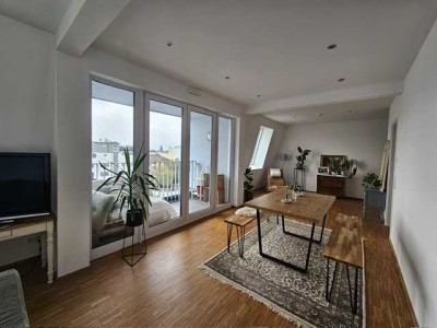 Moderne neuwertige 2-Zimmer-DG Wohnung mit Loggia + Einbauküche / Innenstadt