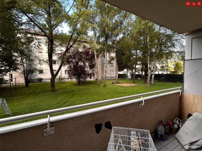 Sehr gute Infrastruktur - Nähe Straßenbahn! Großzügige 2-Raum-Wohnung mit Loggia!