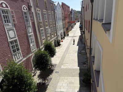 Charmante 3-Zimmer-Altstadtwohnung in Burghausen. 90 m², sofort frei, provisionsfrei kaufen.