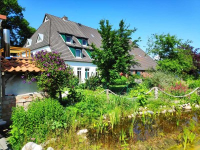 Wohnung mit Balkon, Garten, Schwimmteich, Sauna, Koppel und vieles mehr