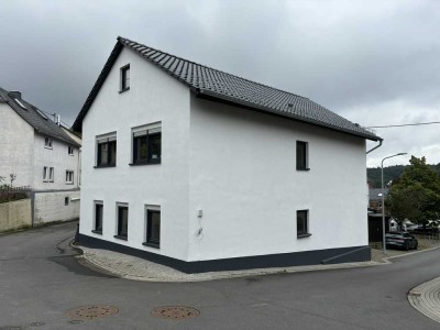 Kernsaniertes 2 Familien Haus in Winden