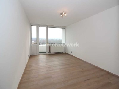 Apartment mit Balkon, schönem Aus- und Weitblick, Einbauküche, KFZ-Stellplatz und Bad